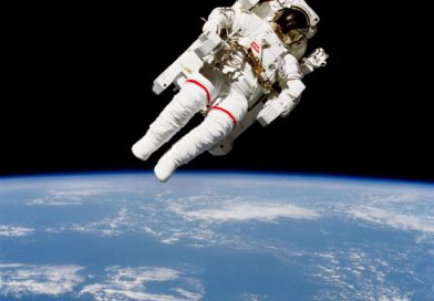 40 лет первому свободному полету человека в космосе